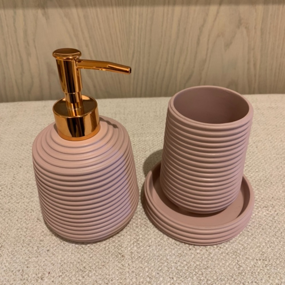 Pink rose gold Kids bathroom toiletry set - Picture 1 of 4